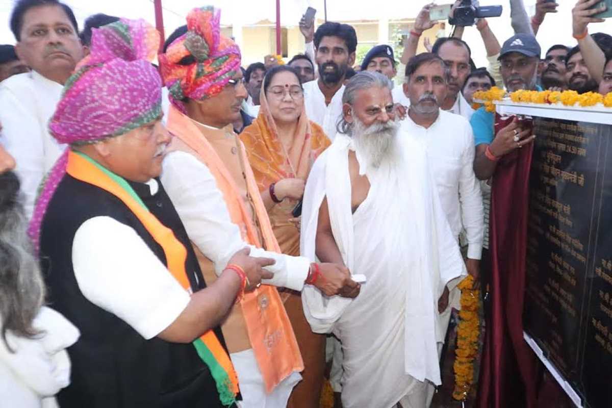 मुख्यमंत्री ने दंदरौआ धाम पहुंच पूजा अर्चना कर प्रदेश की उत्तरोत्तर तरक्की, खुशहाली की कामना की